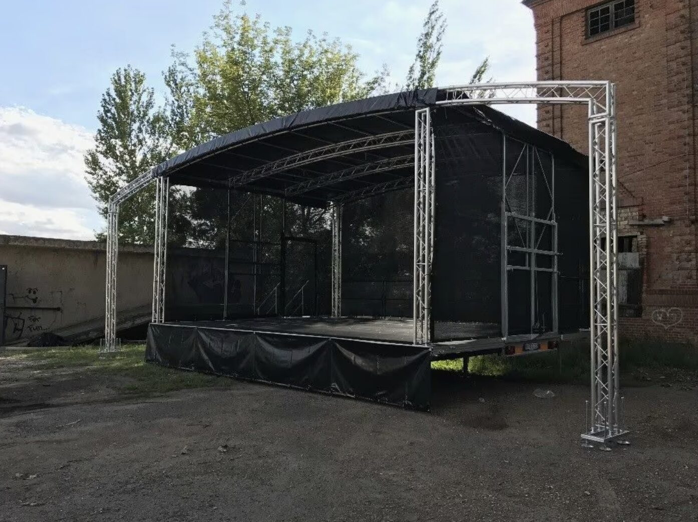 Mobile Bühne 8x6 Trailerbühne – Bild 4